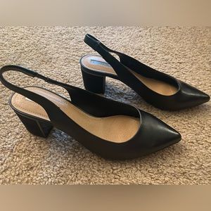 Beautiful Tahari 2” heels, with gorgeous textured heels. NWOT